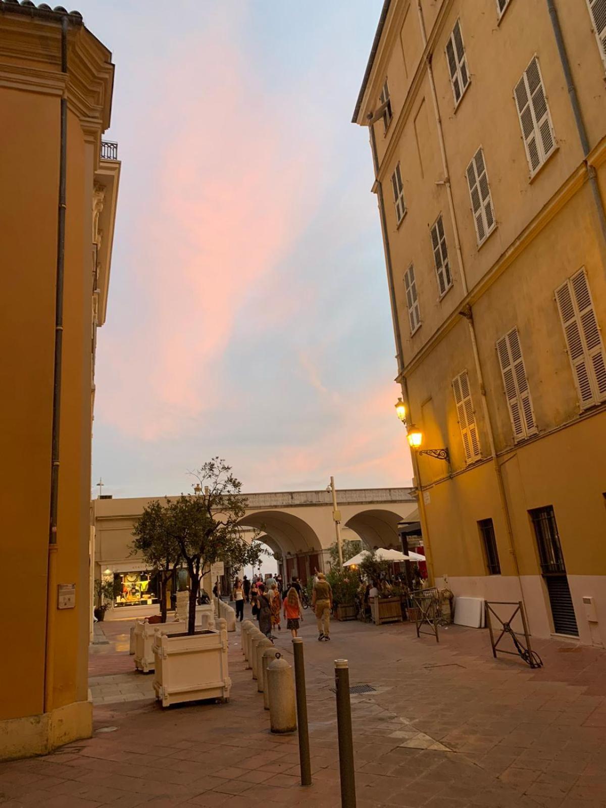 33 On The Old Historic Senate Square * Nizza